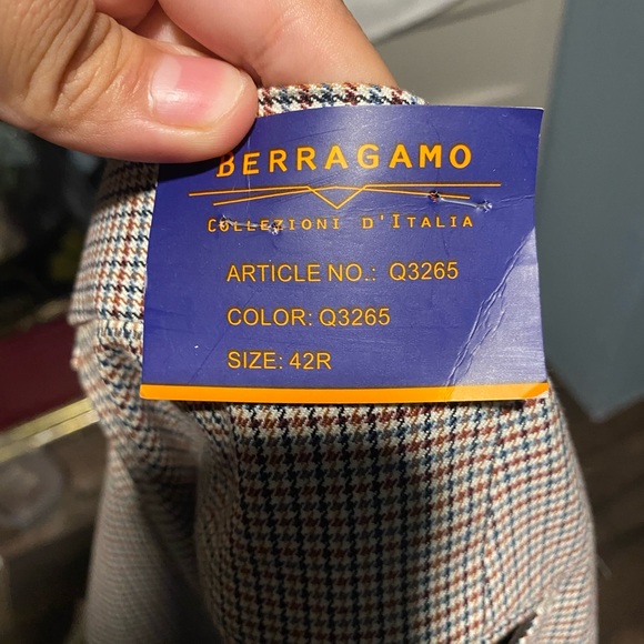 They’re not hemmed. - Picture 2 of 5